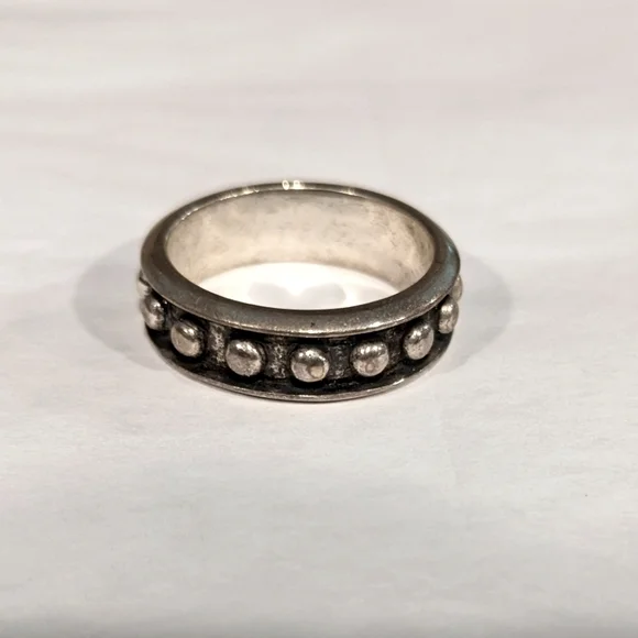 Shube's Jewelry Polka Dot Vintage Sterling Silver Ring Size 75